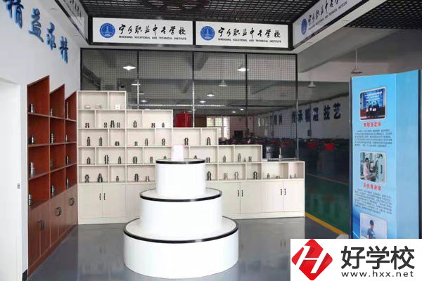 寧鄉縣職業中專學校錄取線是多少？學費標準是多少？