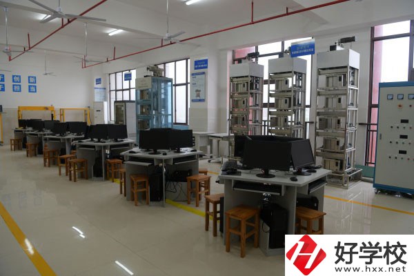 華容縣職業中專有哪些好的專業，就業前景怎么樣？