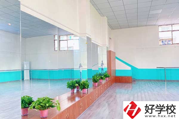 婁底市藝術職業學院有哪些專業？學費是多少？