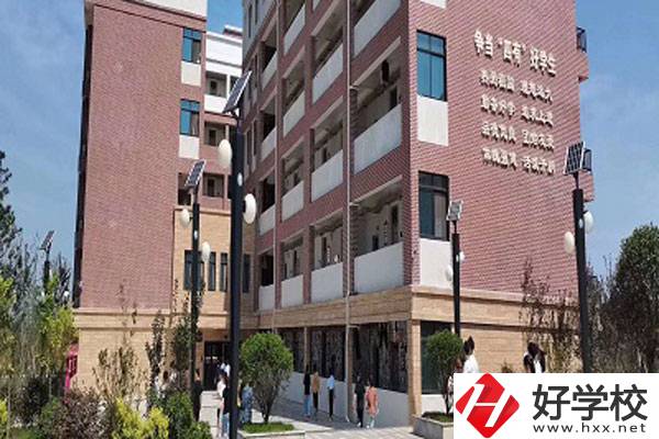 瀏陽市中協高新科技學校宿舍環境以及食堂環境怎么樣？