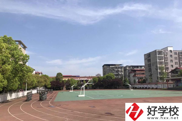 常德安鄉有沒有學美發與形象設計的中專？