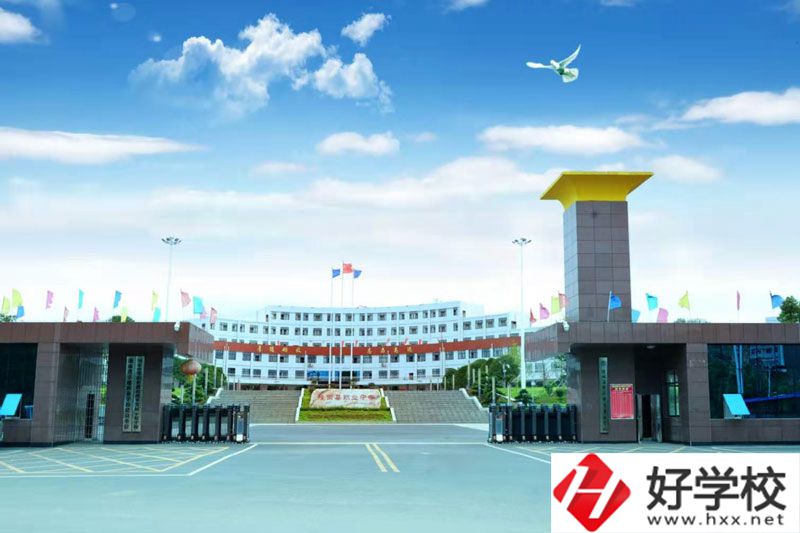 隆回縣職業中等專業學校大門