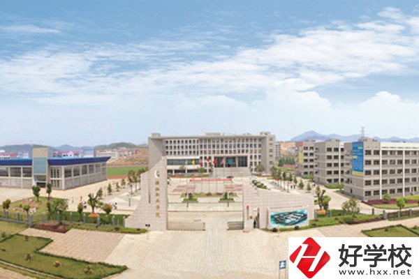 婁底市瀟湘職業學校中職部大門