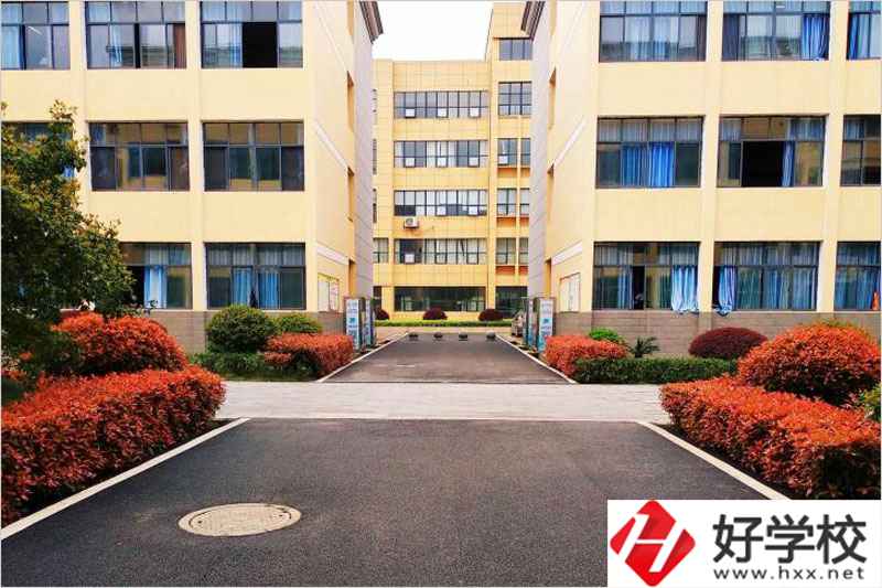 平江縣職業技術學校開設哪些熱門專業？專業前景好嗎？