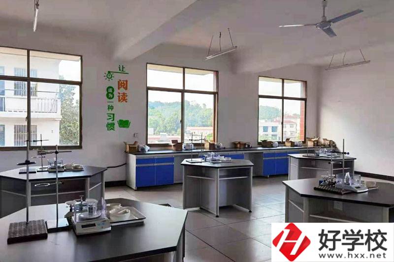 湘潭交通職業學校制藥實訓室