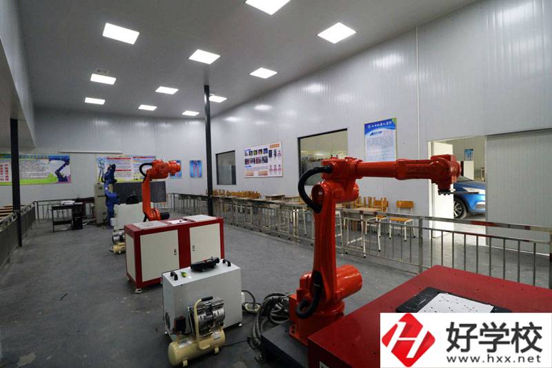 湘潭科技職業技術學校實訓室