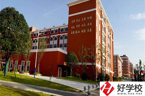 湖南醫藥職業中等專業學校的招生專業有哪些？學費貴不貴？