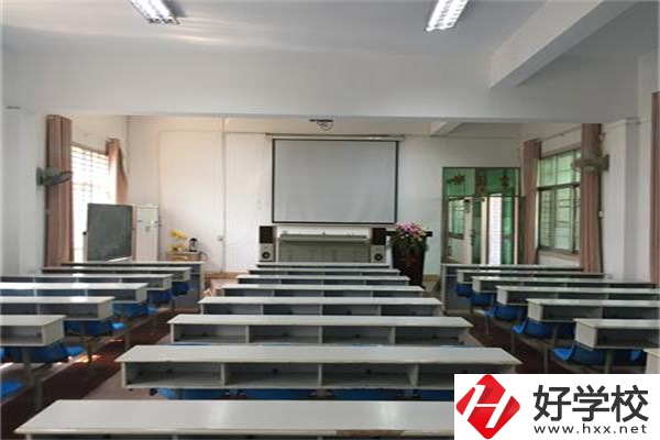 株洲市德才職業技術學校是公辦還是民辦？學費是多少？
