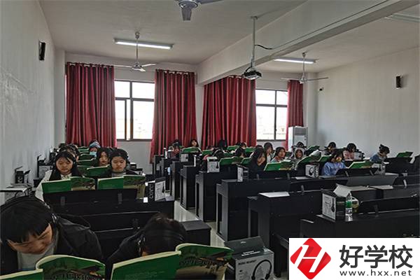 懷化市城南職校有美術專業嗎？