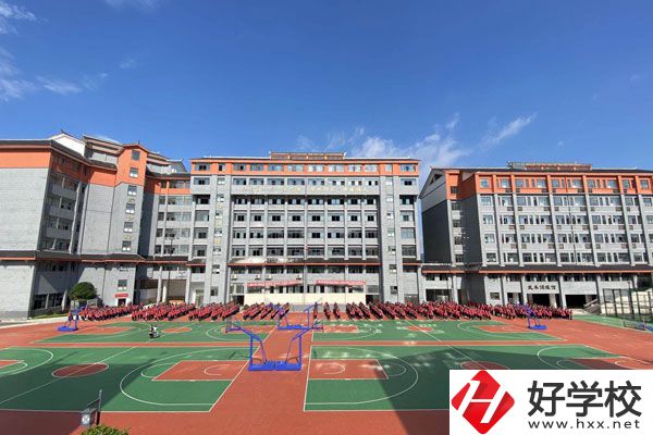 湖南懷化商業學校是中專嗎？學校環境好不好？