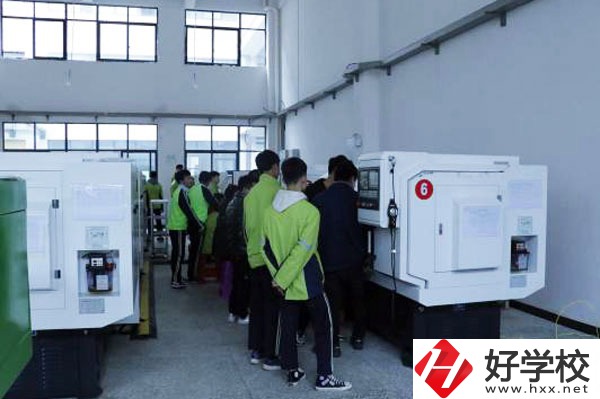 保靖縣中等職業技術學校實訓室