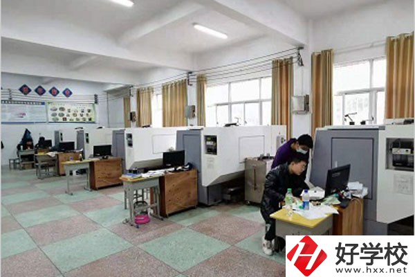 漣源市工貿職業中等專業學校實訓室