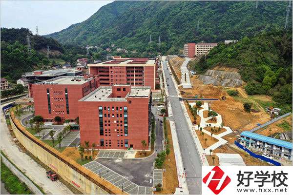 安化縣職業中專學校有哪些特色專業？