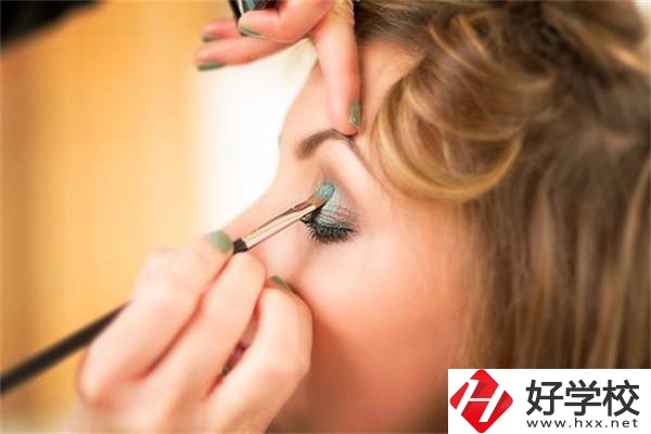 在湖南女生讀技校學什么專業最吃香？就業前景怎么樣？
