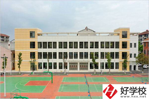 湖南省岳陽縣職業中等專業學校運動場