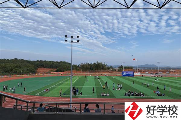 湖南吉利汽車職業技術學院(中職部)操場