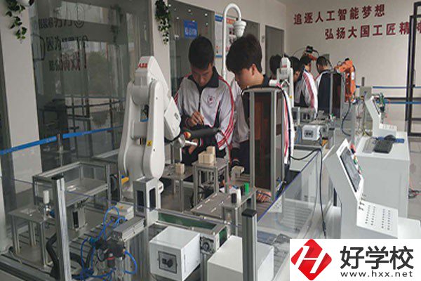 隆回華星職業技術學校實訓室