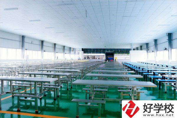 長沙益立中等職業學校食堂