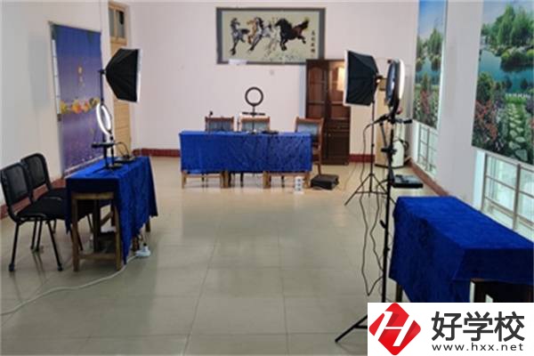 想學直播類專業可以去湘潭的什么職校？