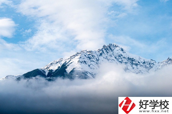 湘西州學美發的公辦中職學校，可以看看這兩所