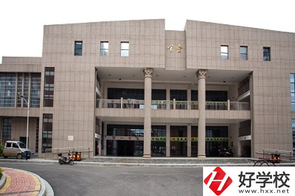 鳳凰縣職業中專學校怎么樣，有哪些招生專業？