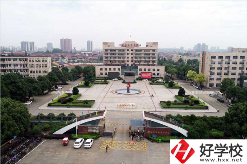 湖南澧縣職業中專學校大門