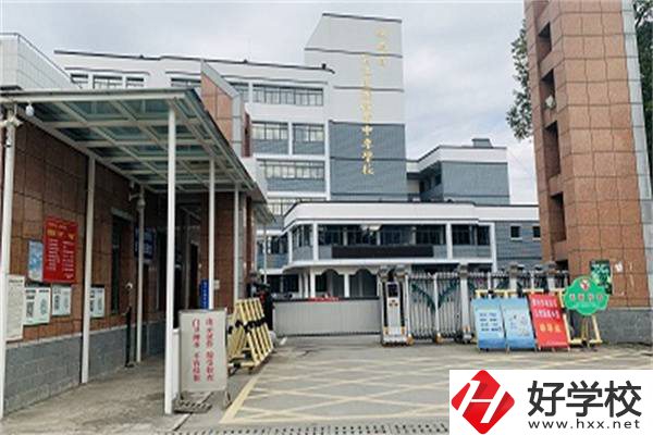 懷化中專學汽修一年要花多少錢？有哪些中?？梢酝扑]？