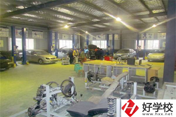 懷化工業高級技工學校實訓室