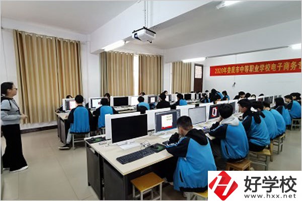 漣源工貿職業中專學校電腦室