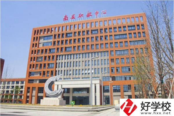 益陽南縣的職高免學費嗎？還要不要交其它費用？