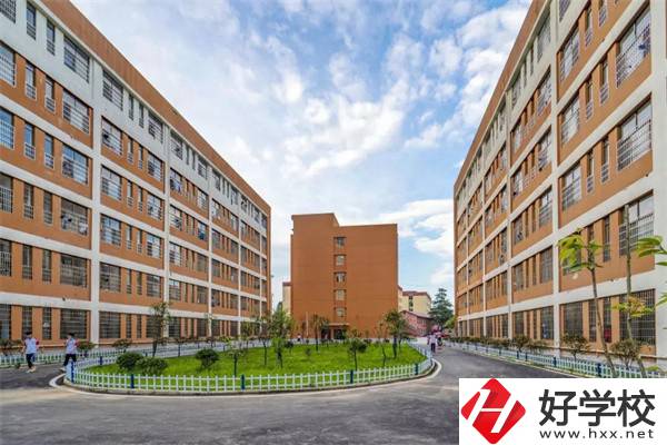 想去婁底新化楚怡工業學校該怎么走？