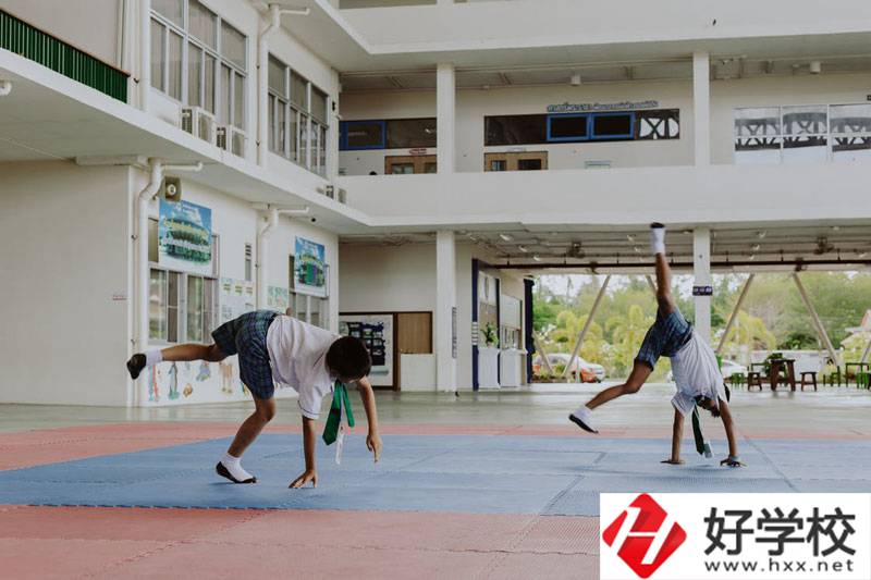 湖南護理學校是什么性質的學校？是公辦的嗎？