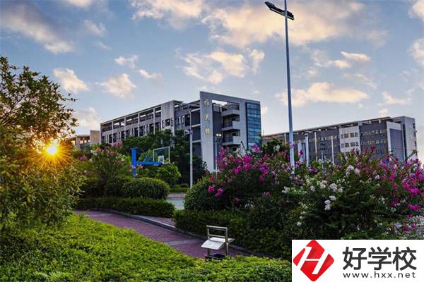 湖南學湘菜烹飪可以讀哪所學校？烹飪專業好就業嗎？