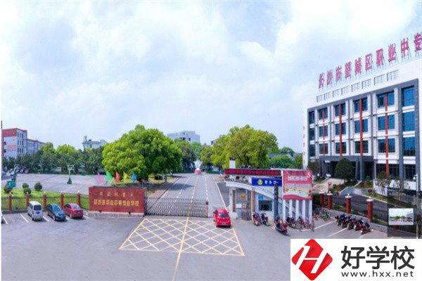 長沙市望城區職業中等專業學校收費標準如何？