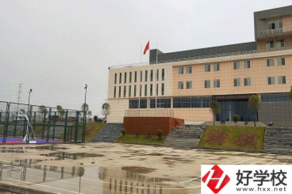 婁底環宇中職是公辦還是私立學校？有什么專業？