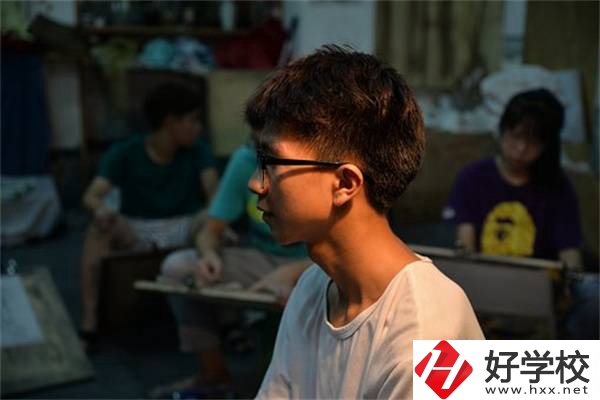 湖南職業高考簡單嗎？考試都考些什么內容？