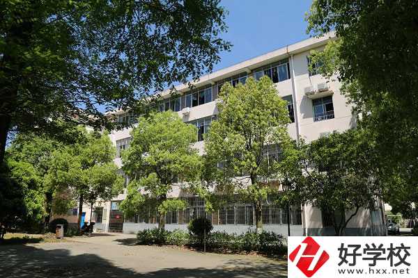 岳陽市第一職業中等專業學校是公辦學校嗎？學校怎么樣？