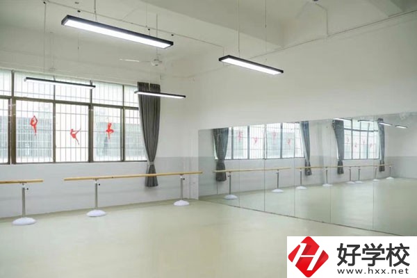 衡陽市華岳中等職業技術學校實訓室