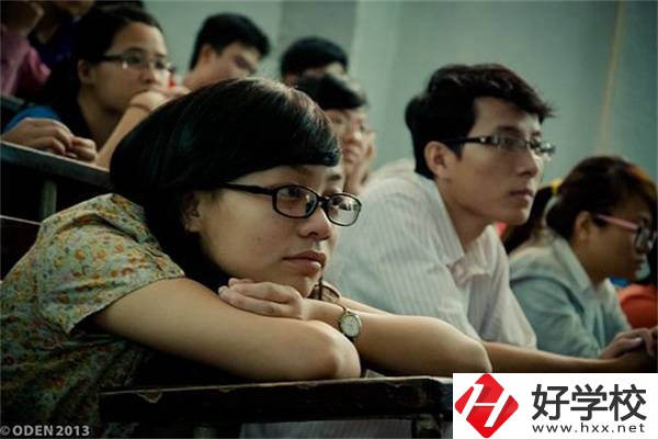 在湖南“晚熟”的孩子該何去何從？該怎么擇校？