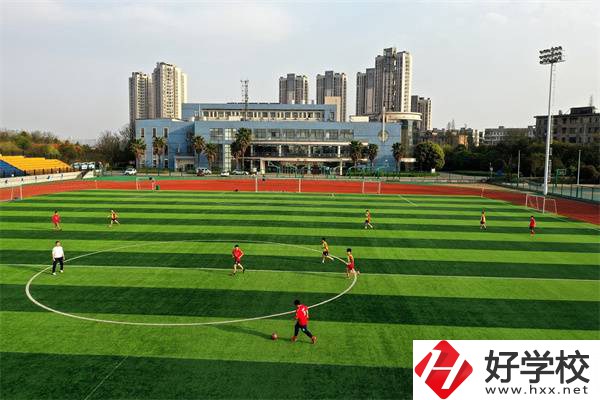 湘潭有示范性的公辦中專學校嗎？
